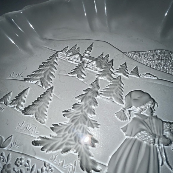 Mikasa 171/2x12 “ Frosted Platter - Picture 4 of 4